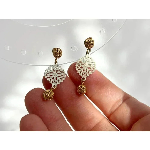 Vintage White Enamel Snowflake Gold Toned Dangle Geometric Post Back Earrings - Picture 9 of 9
